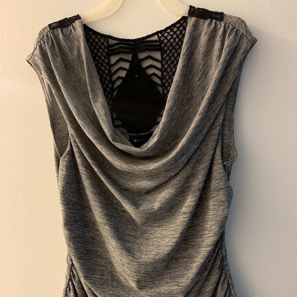 Women sleeveless top